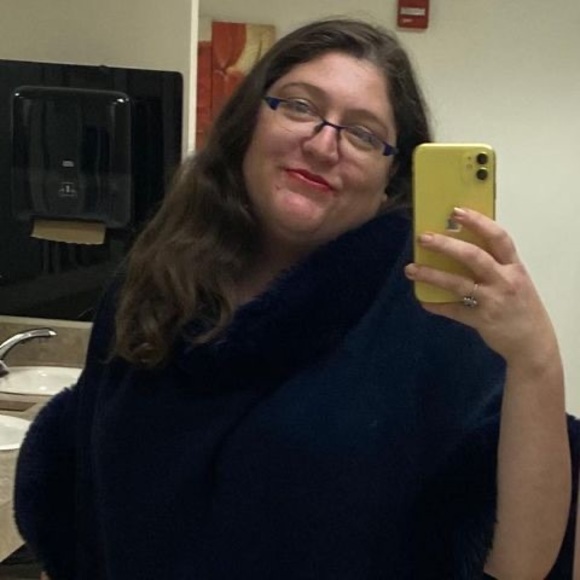 Meet your Posher, Lisa - Picture 1 of 1